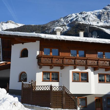 Haus Elisabeth Acomodação com café da manhã Neustift im Stubaital Exterior foto