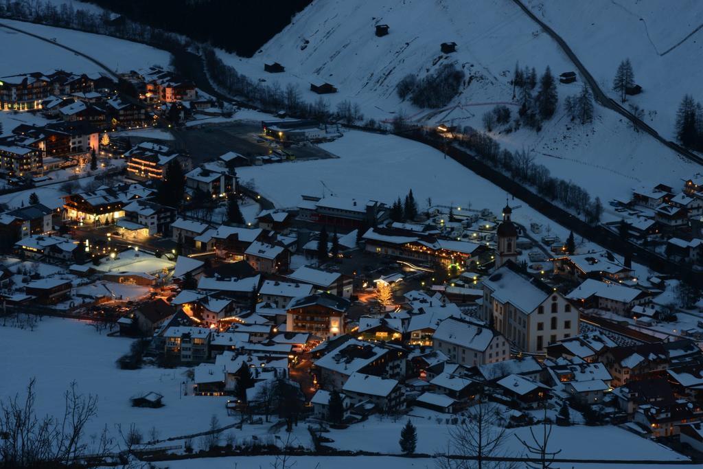 Haus Elisabeth Acomodação com café da manhã Neustift im Stubaital Exterior foto