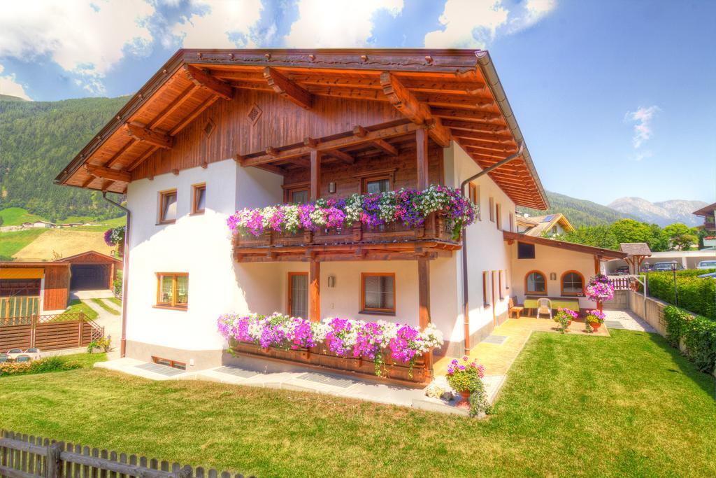 Haus Elisabeth Acomodação com café da manhã Neustift im Stubaital Exterior foto