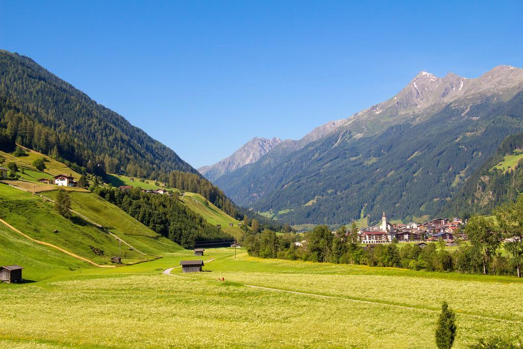 Haus Elisabeth Acomodação com café da manhã Neustift im Stubaital Exterior foto